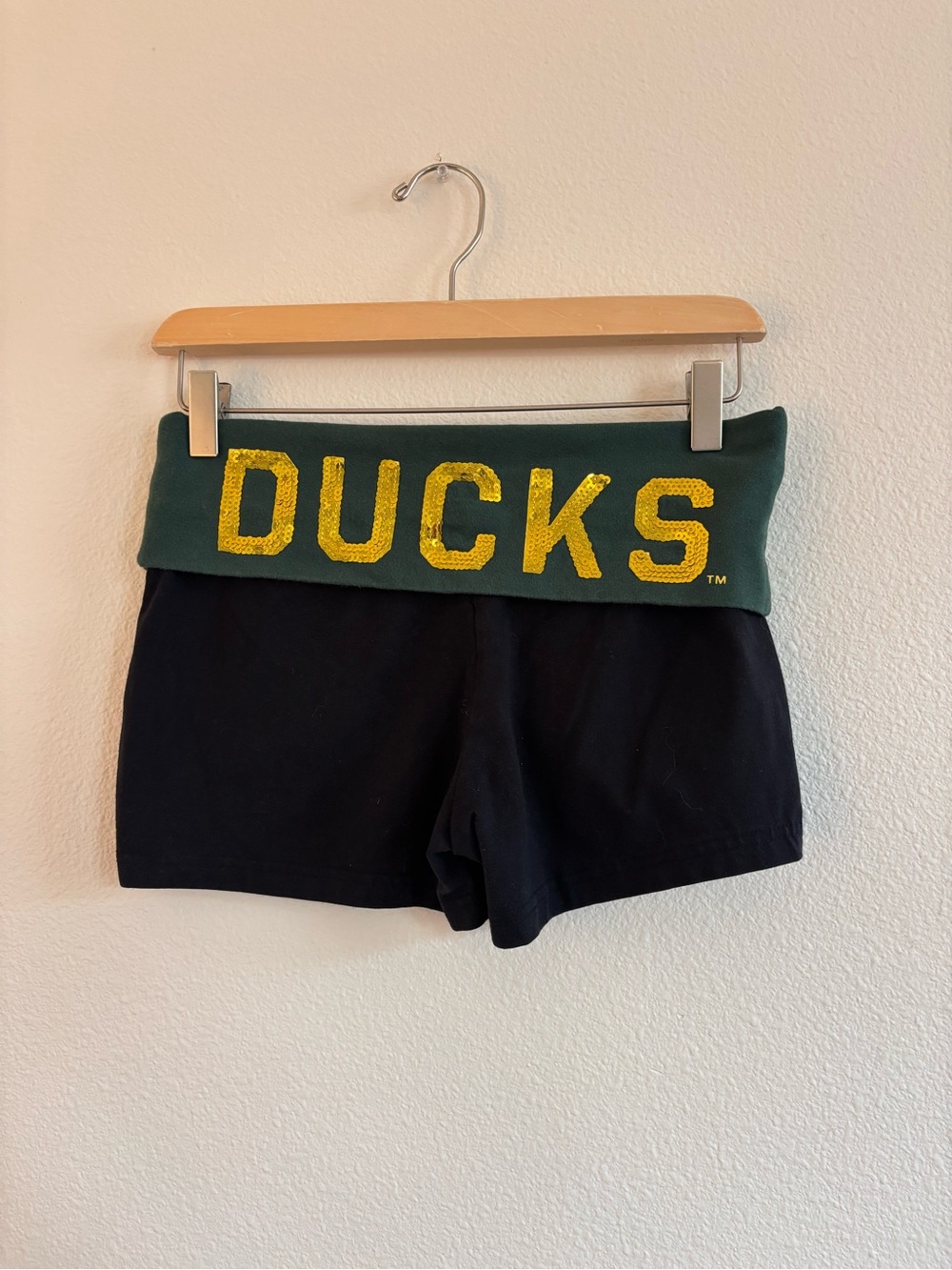 Oregon Ducks fold-over waistband shorts size medium